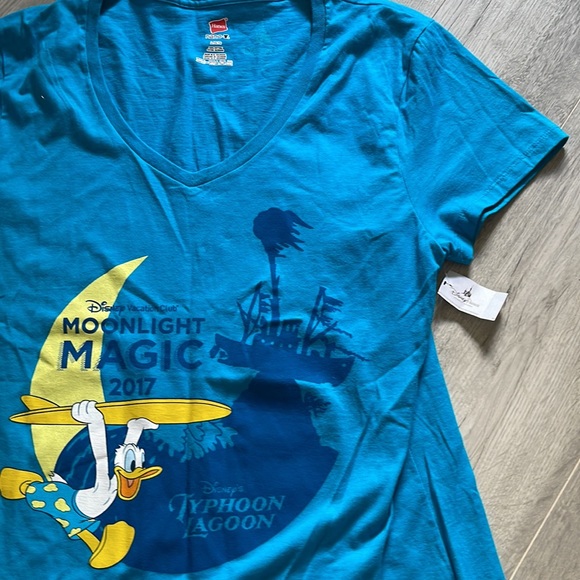 Disney DVC Typhoon Lagoon v neck shirt large  new - Picture 3 of 4